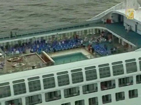 Австралийский круизный лайнер находится в открытом море на к