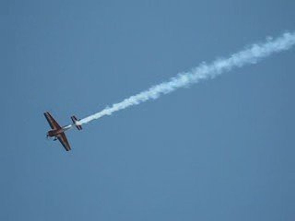 Extra 330