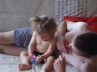 bébé emma signe encore