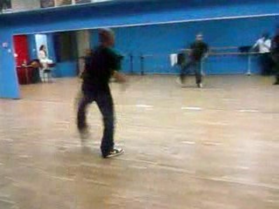 mon couz gary qui dance