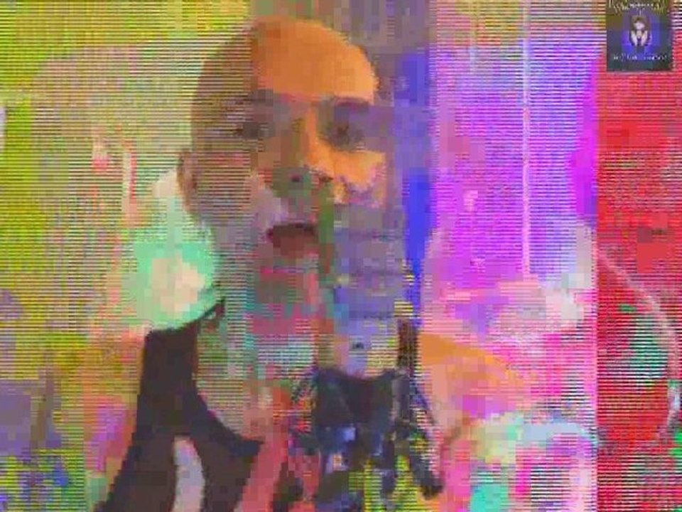 Claudio.c Kiss me now, es lo que quiero ! Le-clip-230509