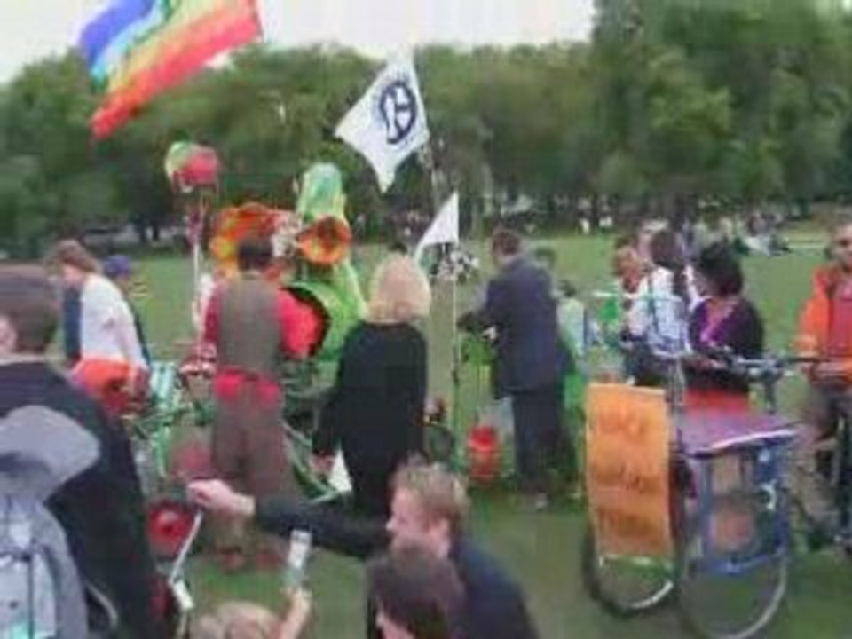 Green activists for peace / against war