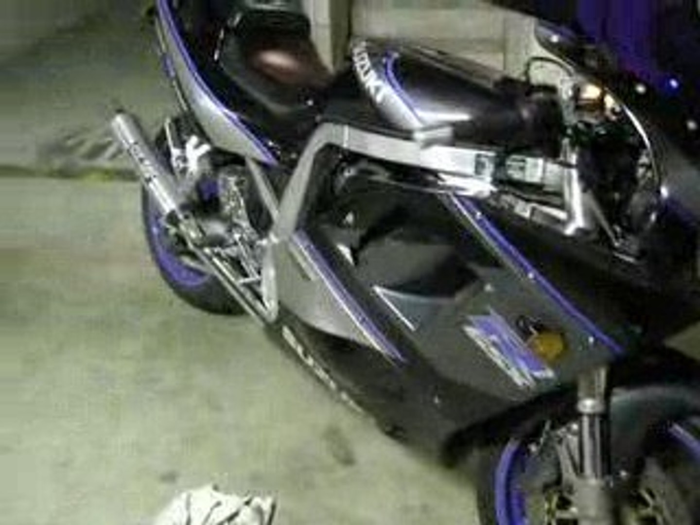 GSXR 1100 M With Vance & Hines Supersport Full Exhaust - Vidéo Dailymotion
