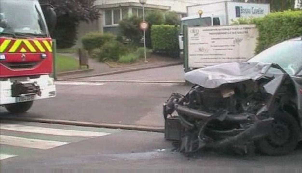 Fait divers accident :  camion contre auto à Beauvais
