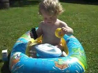 Mika planscht im Sauerland 01.06.09