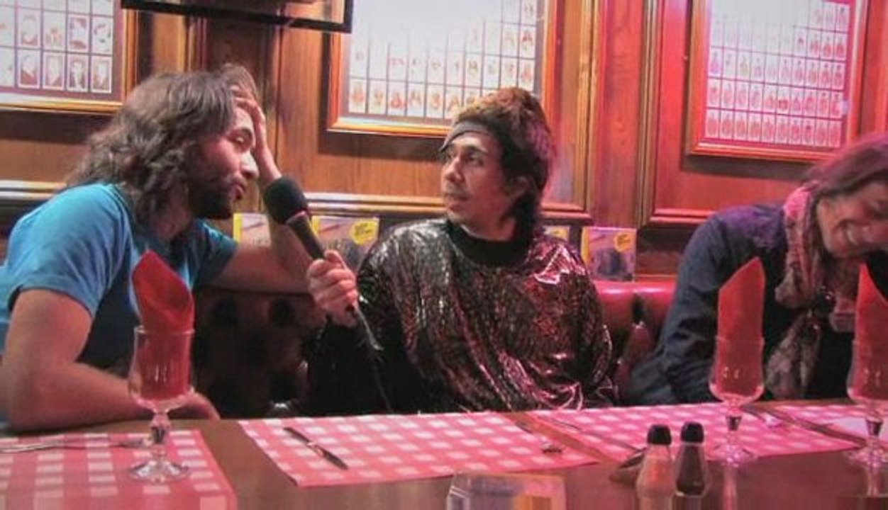Sortie du premier album des Naive New Beaters (visite n° 6)