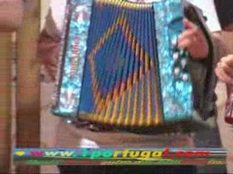 Concertinas e cantares ao desafio na casa de Portugal - 1