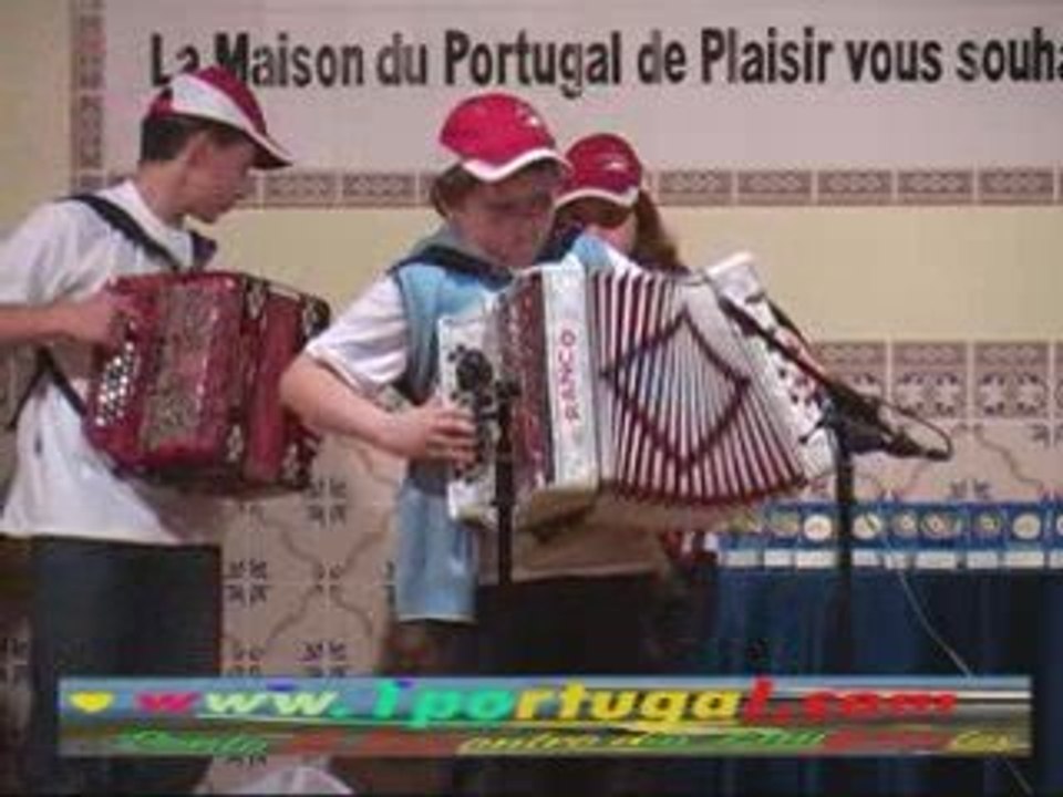 Concertinas e cantares ao desafio na casa de Portugal - 4