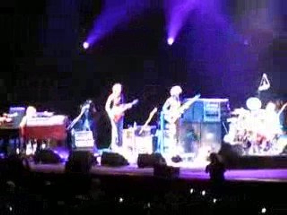 PHISH DANCING ON TRAMPOLINES