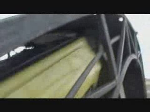 Le looping en voiture de folie avec Dunlop