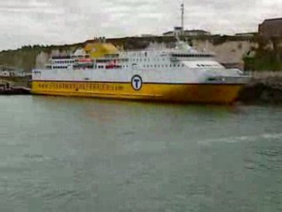 Dieppe bateau ferry jet ski scooter des mers
