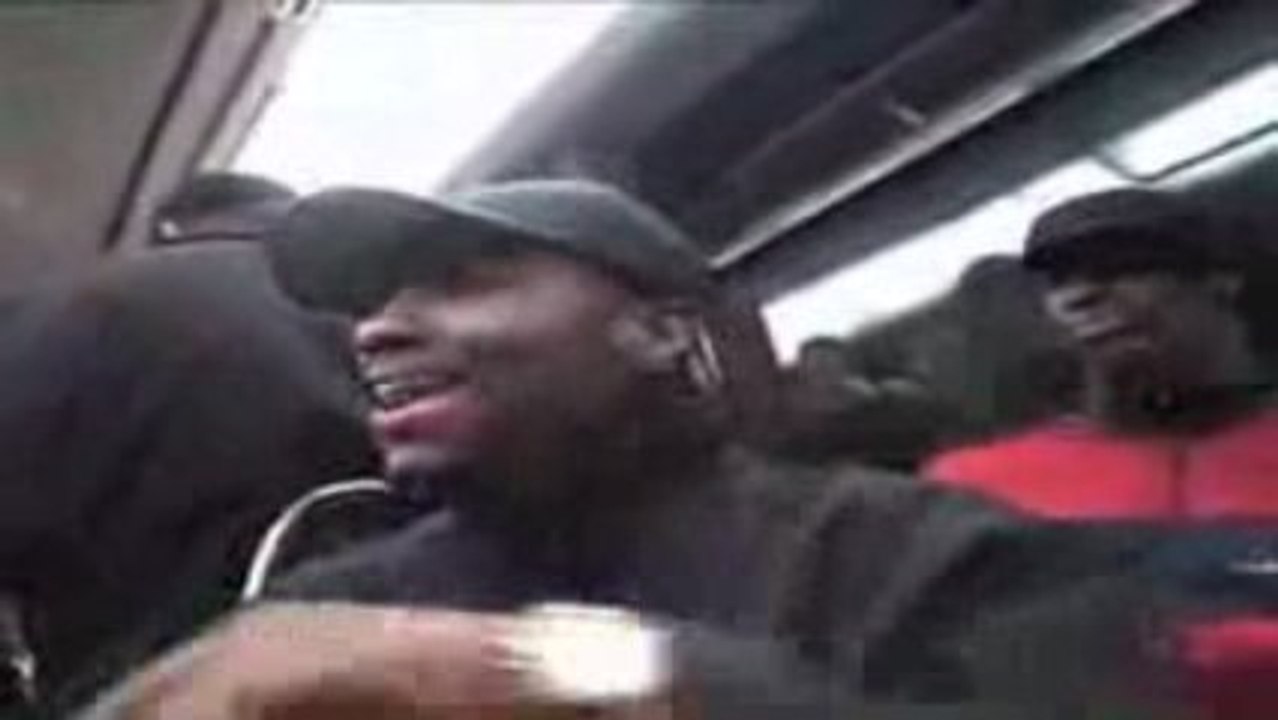 a cappella dans le metro parisien (naturally 7)