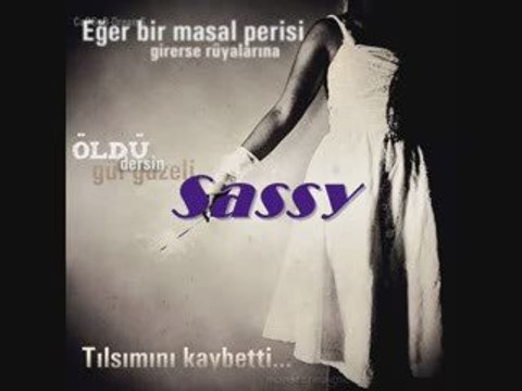 Elvedayla süslenmiş bir yarının dünündeyim