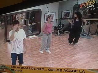 Mery ensayando coreo con Vicky parte2 (2 Junio)
