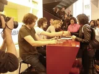 Kasabian @ Sony Store Paris Signing session JUne 3rd 2009