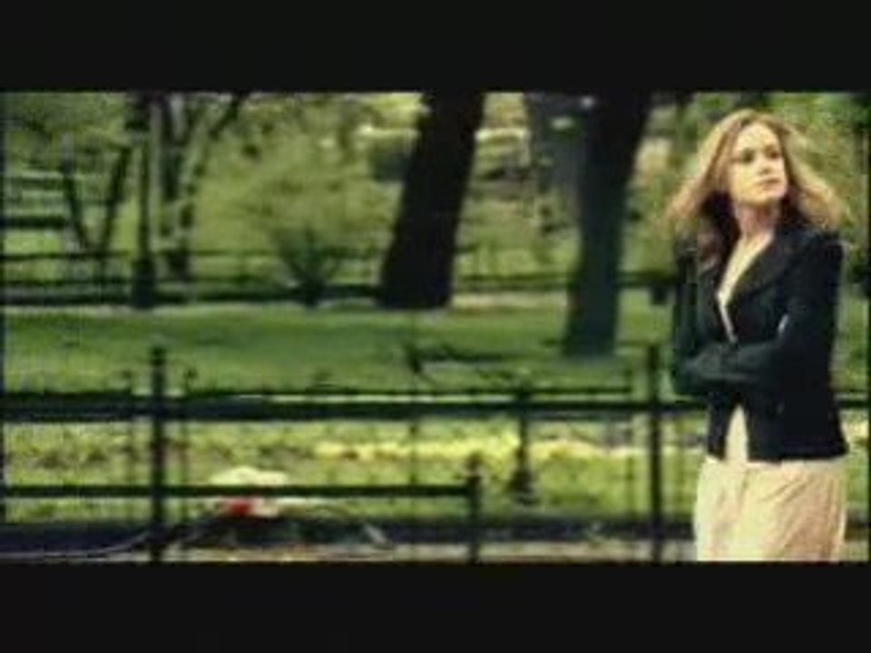 Alicja Bachleda-Curuś śpiewa