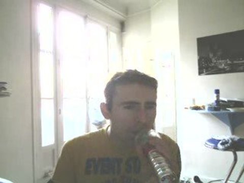 Wiwi égratigne Pense à moi de Johnny Hallyday