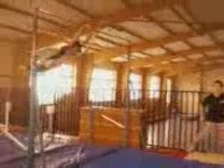 Sortie salto arriere barre fix