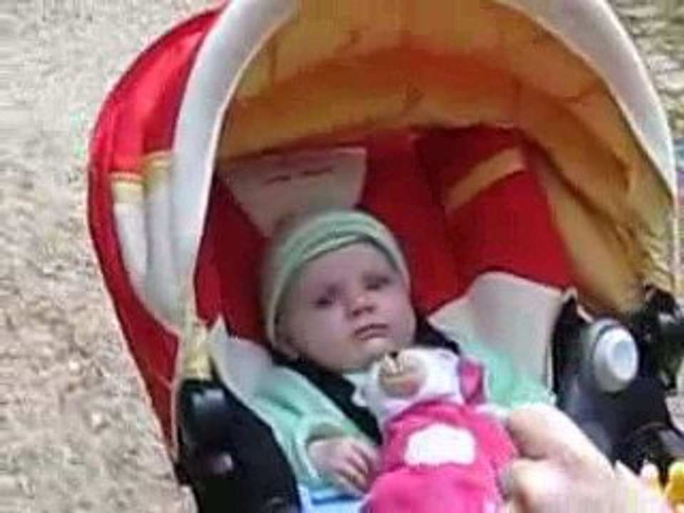 Caroline voudrait que çà aille + vite