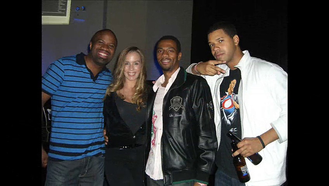 Esmee Denters (live) performing 'Outta Here'