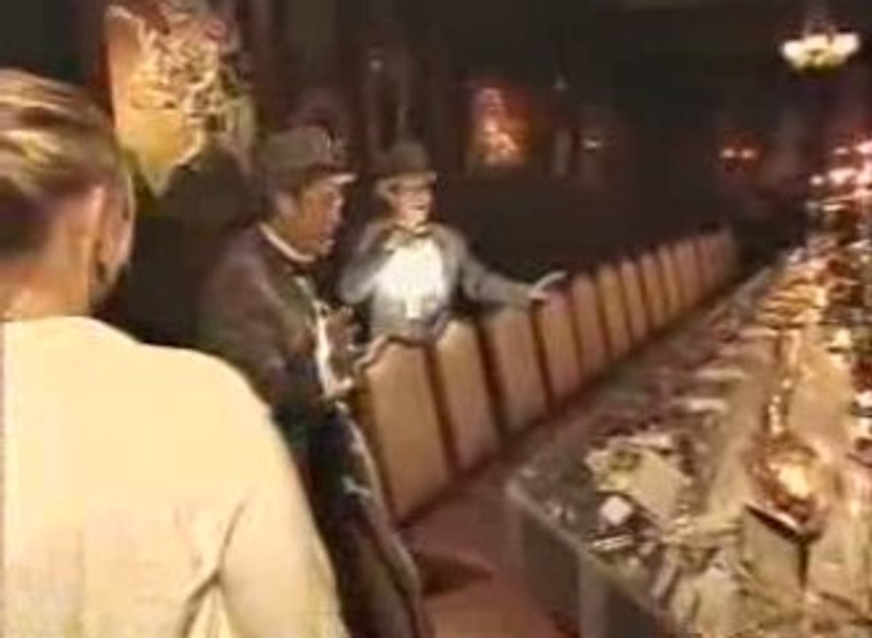 Un diner au Phantom Manor de Disneyland Paris ?