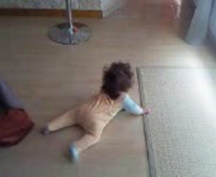 Elisa à la découverte du monde