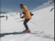 Une autruche qui fait du ski