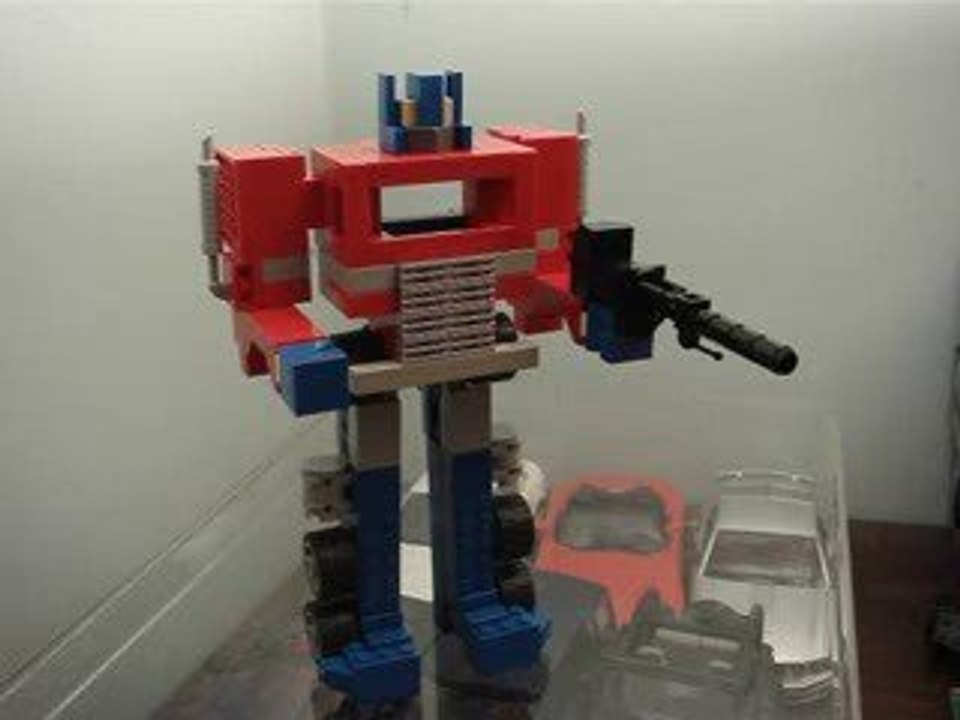 Lego transformer Optimus Prime
