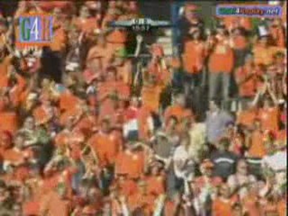 ISLANDE 0-2 PAYS BAS VAN BOMMEL