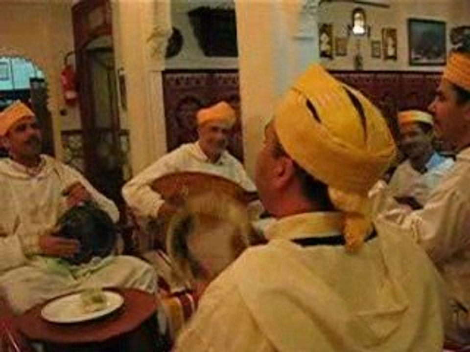 Misicos Marroquies tocando "La Tarara"