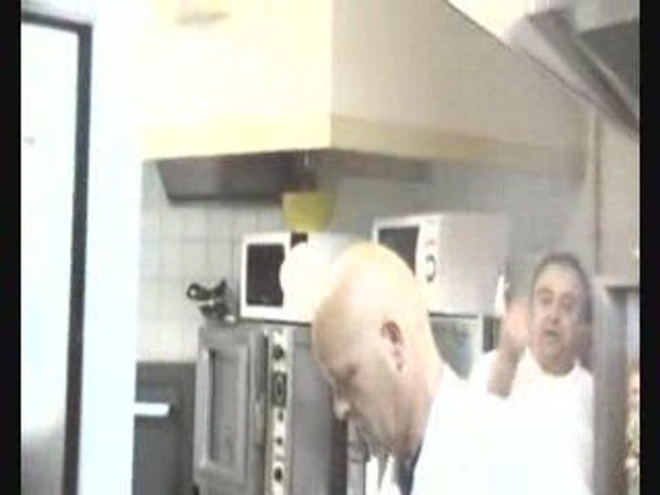 Street bench-le retour chez guillou-il lache rien!