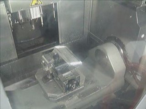 centre à commande numériques 5 axes