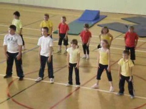 Choré avec les grands-Léa au sport