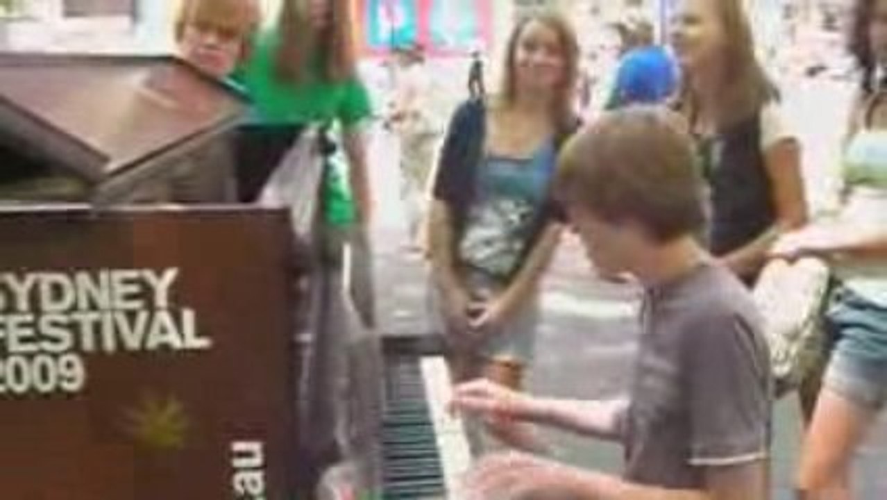street piano - sydney