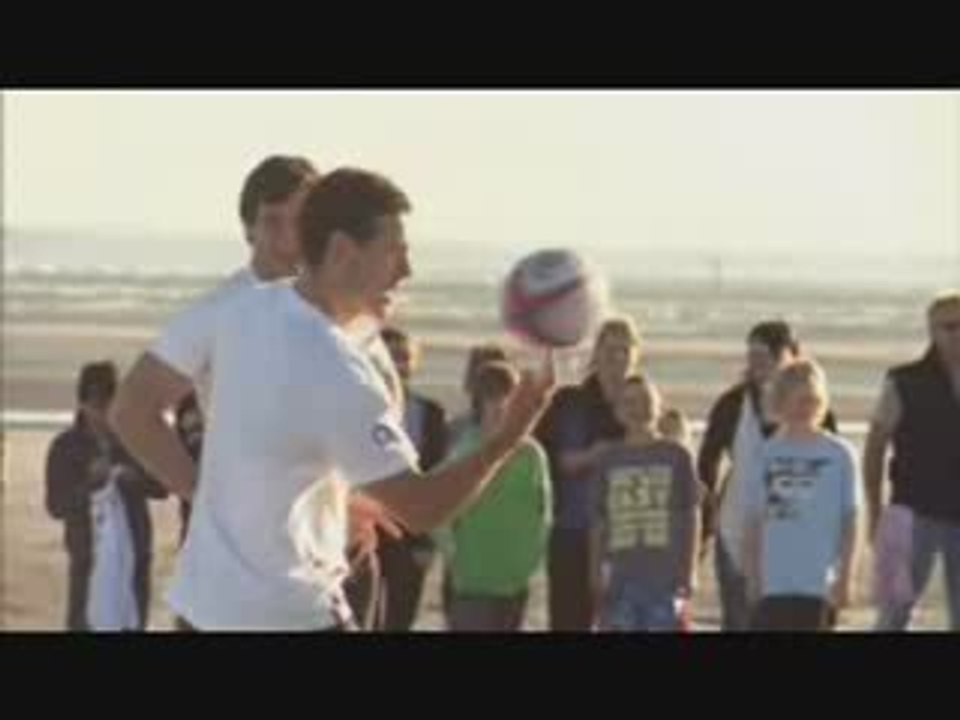 O2's Scrum on the beach