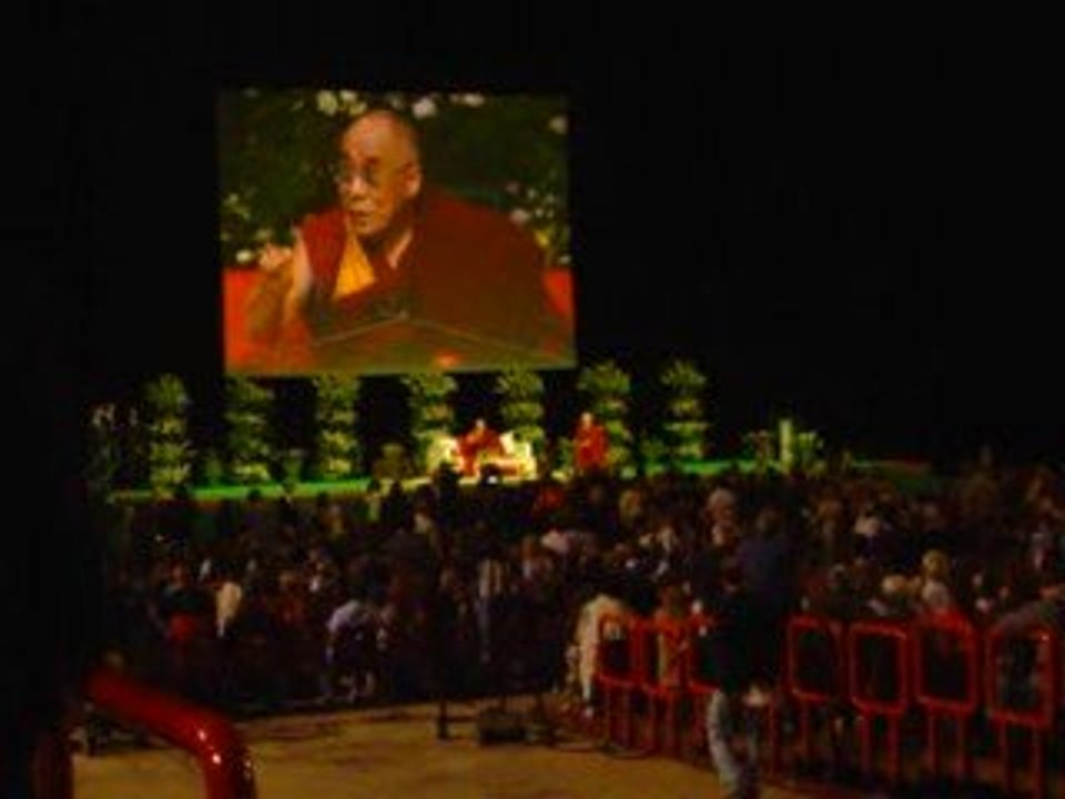 Le dalai-lama à Bercy [2/2] - Ovation finale