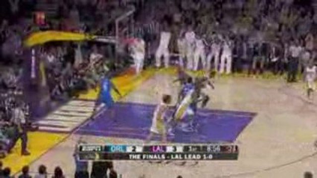 Pau Gasol makes a nice spin move to burn Rashard Lewis for t