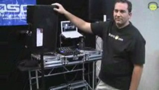 QSC KSUB - 1000 watt Dual 12 Powered Subwoofer