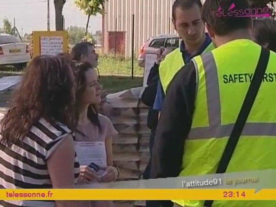 Essonne : Julien Dray soutient les salariés d'Avery Dennisson