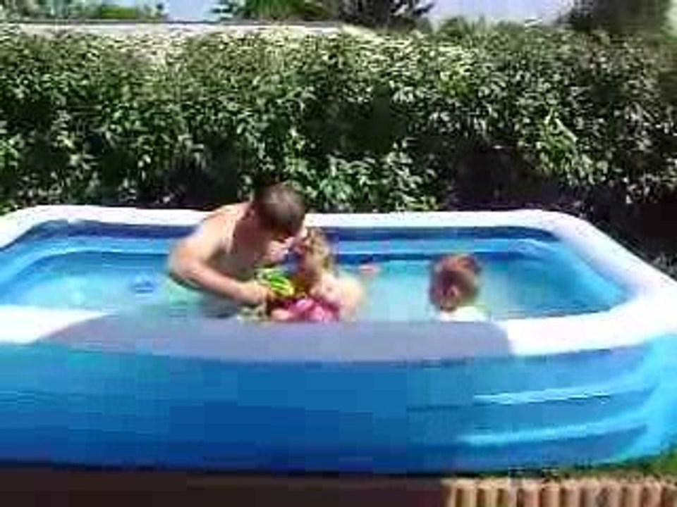 Enfant papa piscine