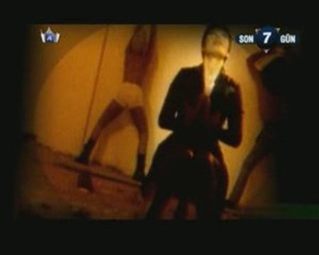 Emel Müftüoglu - Deli Et Beni by Aluxton