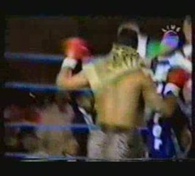 Prince Naseem Hamed vs. Miguel Matthews - (1992)