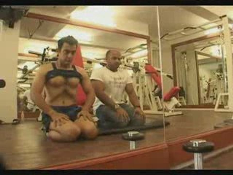 Aamir Khan 'Ghajini' Body In The Making Part 1