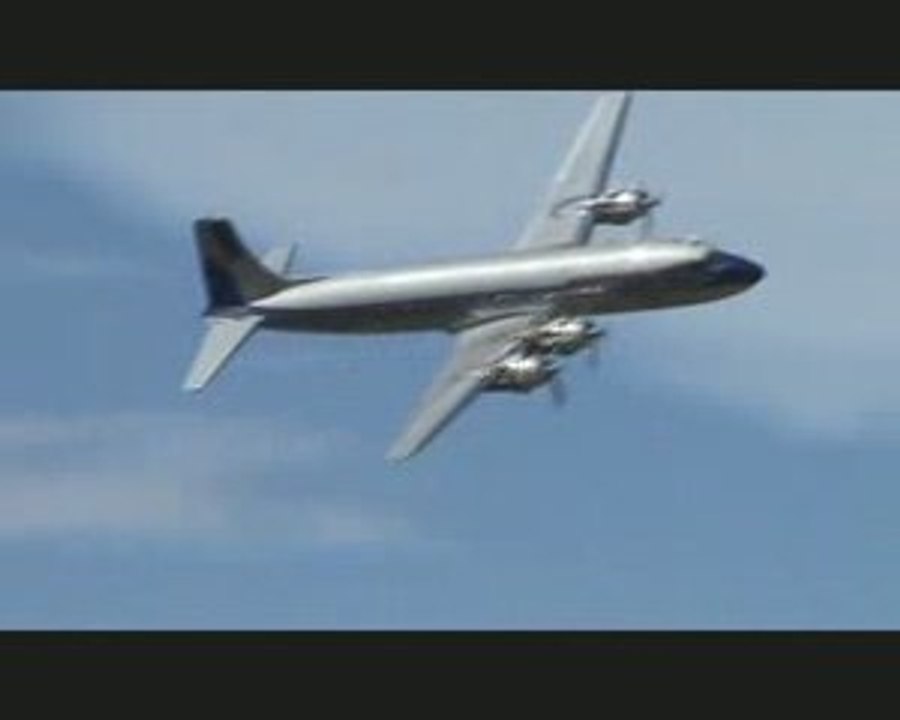 DC 3 Air France + DC 6 Red Bull @Meeting Pau