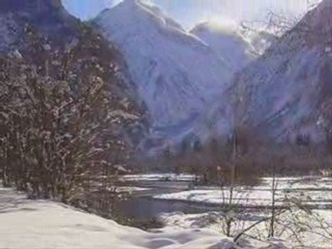 Bourg d'Oisans, une plaine au coeur des montagnes, l'hiver
