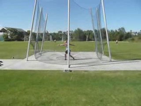 Athlé Adam Kuehl lancer Denfi Tool 2,5kg 72m70