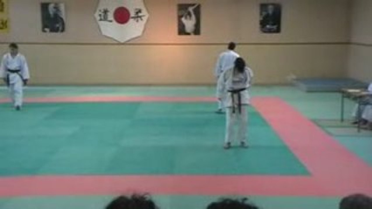 KATA 1ER DAN TONY TORI  LAURA UKE