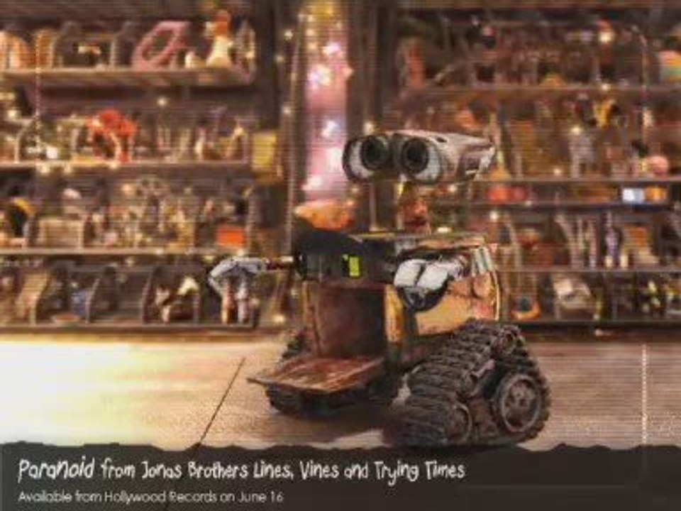 Wall-E Rocks Out to Jonas Brothers "Paranoid