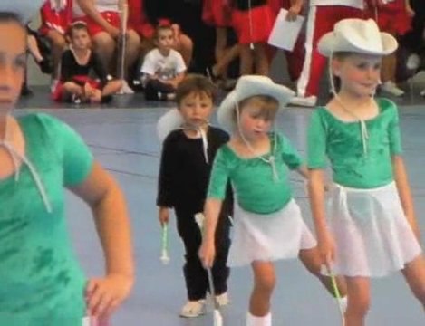 Chambly festival majorettes