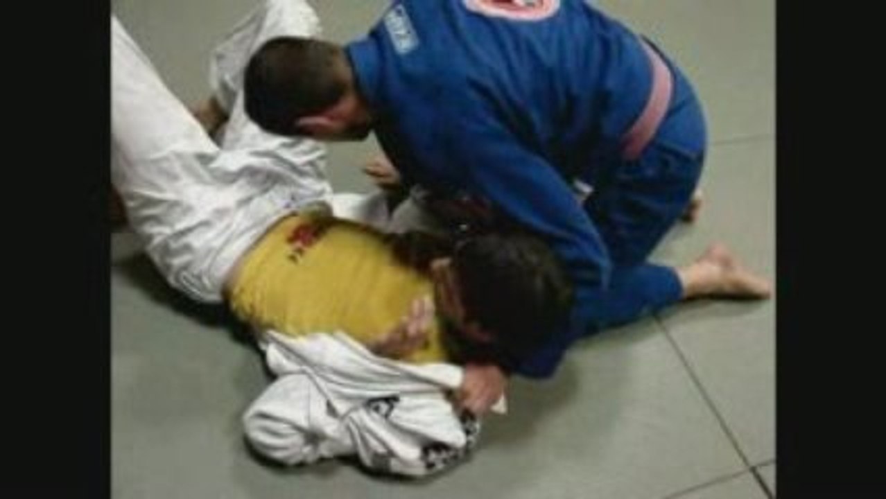 Baseball choke using the same lapel